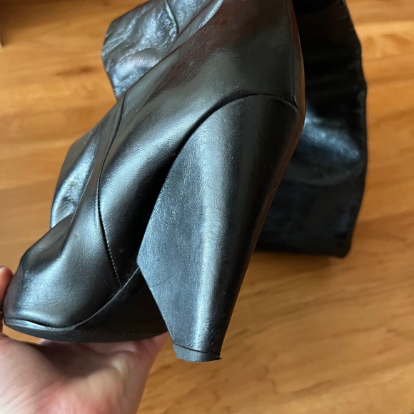 Saint Laurent Niki 105 over-the-knee boots in black shiny leather. 38 - Picture 9 of 16